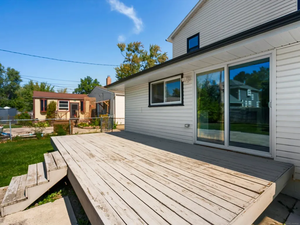 2519 Phillips Avenue Berkley City MI 48072
