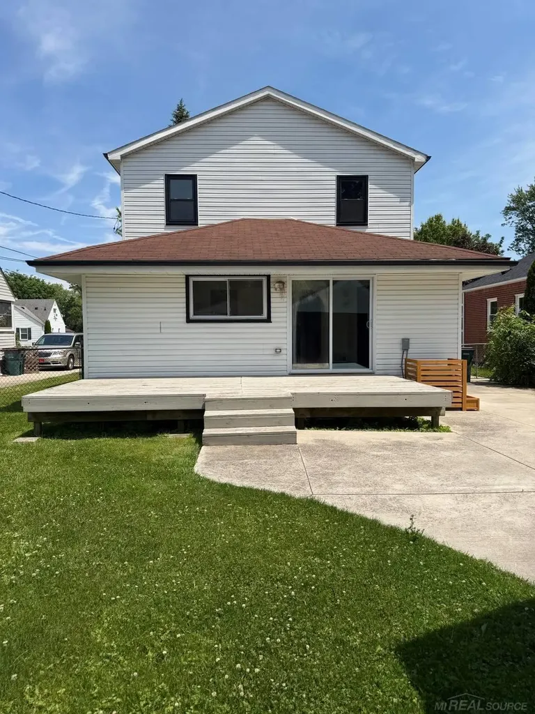 2519 Phillips Avenue Berkley City MI 48072