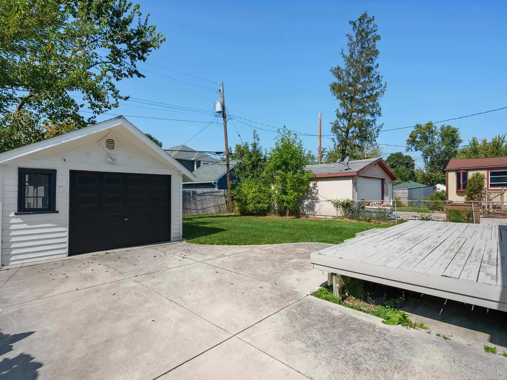 2519 Phillips Avenue Berkley City MI 48072