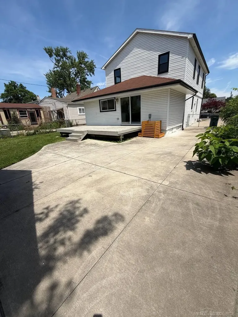 2519 Phillips Avenue Berkley City MI 48072