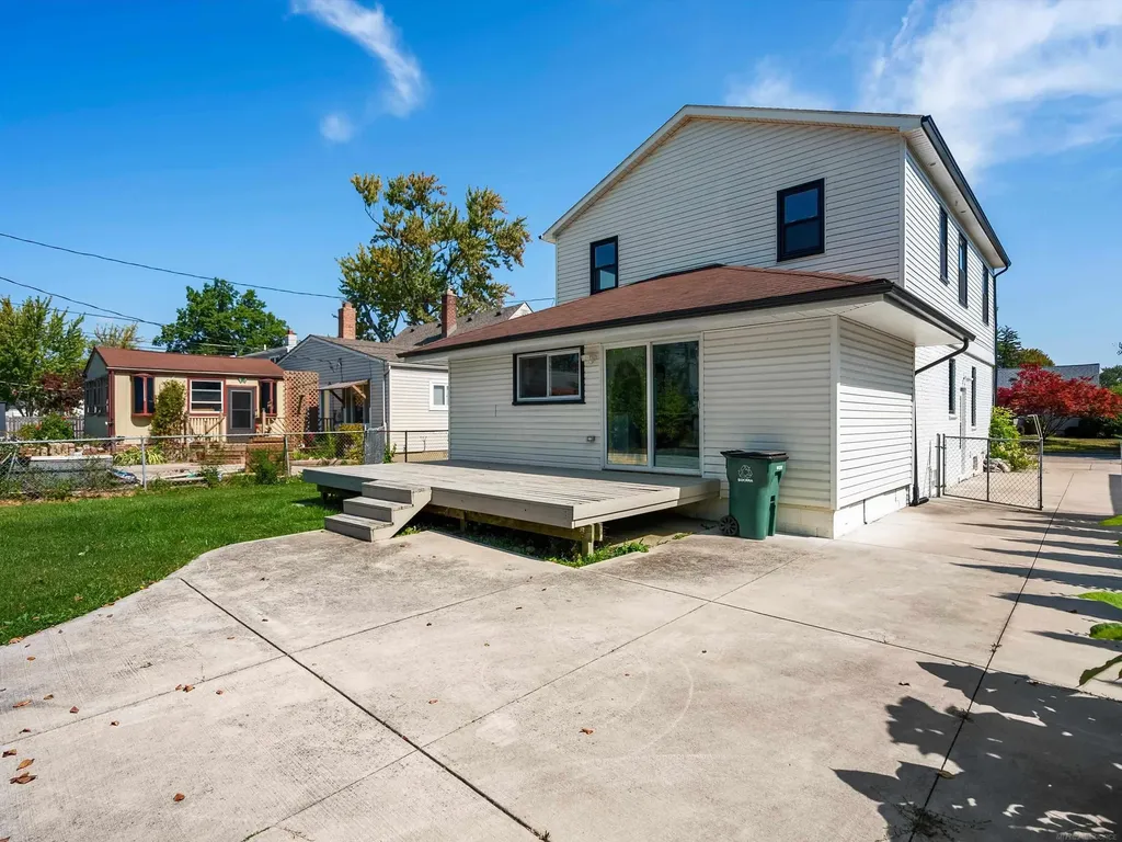 2519 Phillips Avenue Berkley City MI 48072