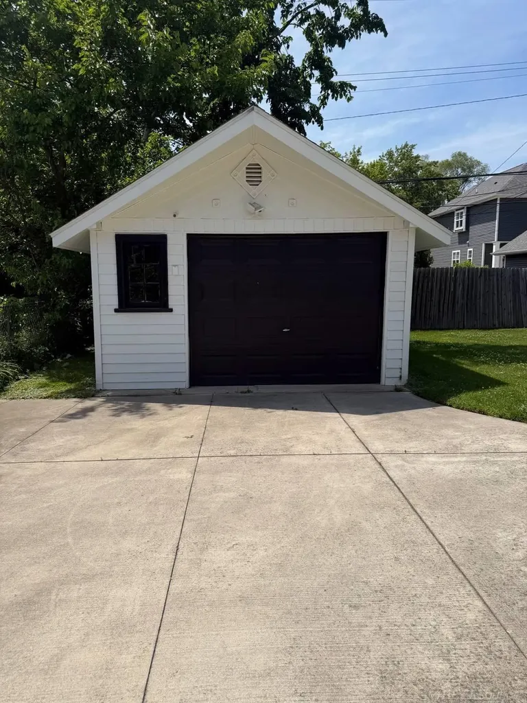 2519 Phillips Avenue Berkley City MI 48072