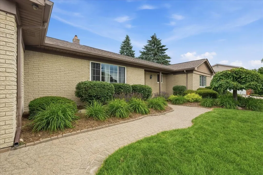 5191 Saint Richard Drive Shelby Charter Township MI 48316