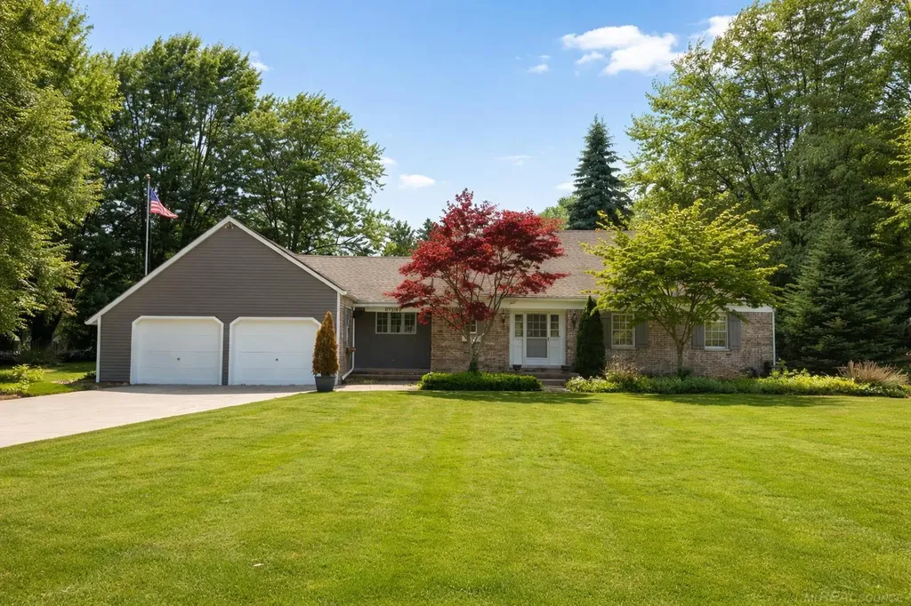 37953 Elmite Street Harrison Charter Township MI 48045