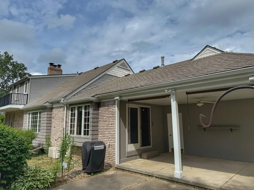 37953 Elmite Street Harrison Charter Township MI 48045