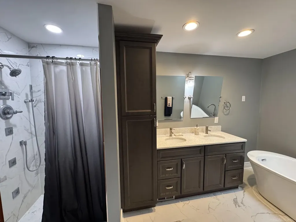 9764 Annabelle Court Green Oak Township MI 48178