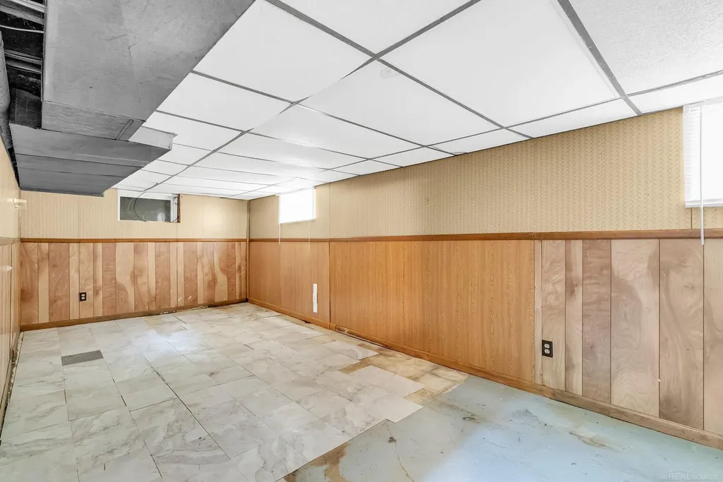 222 N Howard Avenue Croswell City MI 48422