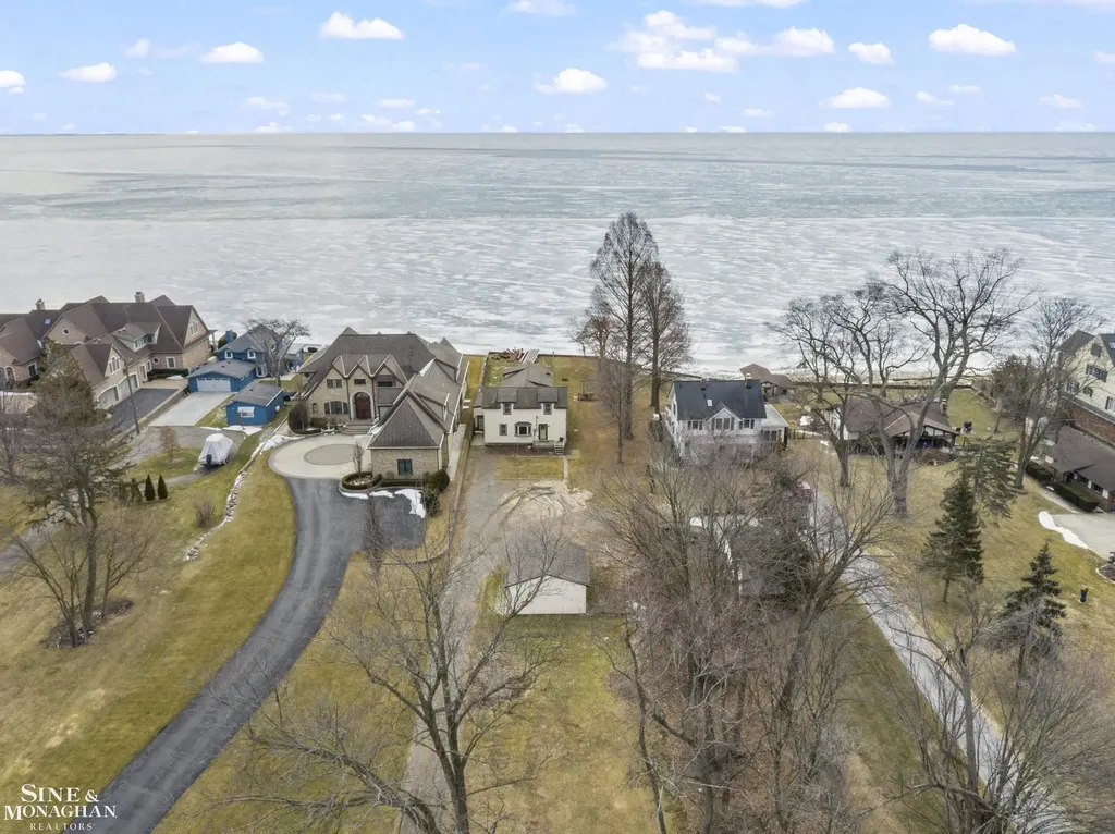 34590 Jefferson Avenue Harrison Charter Township MI 48045