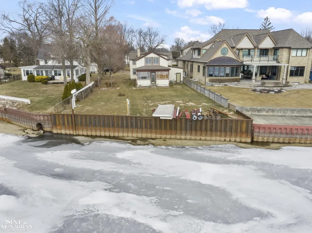 34590 Jefferson Avenue Harrison Charter Township MI 48045