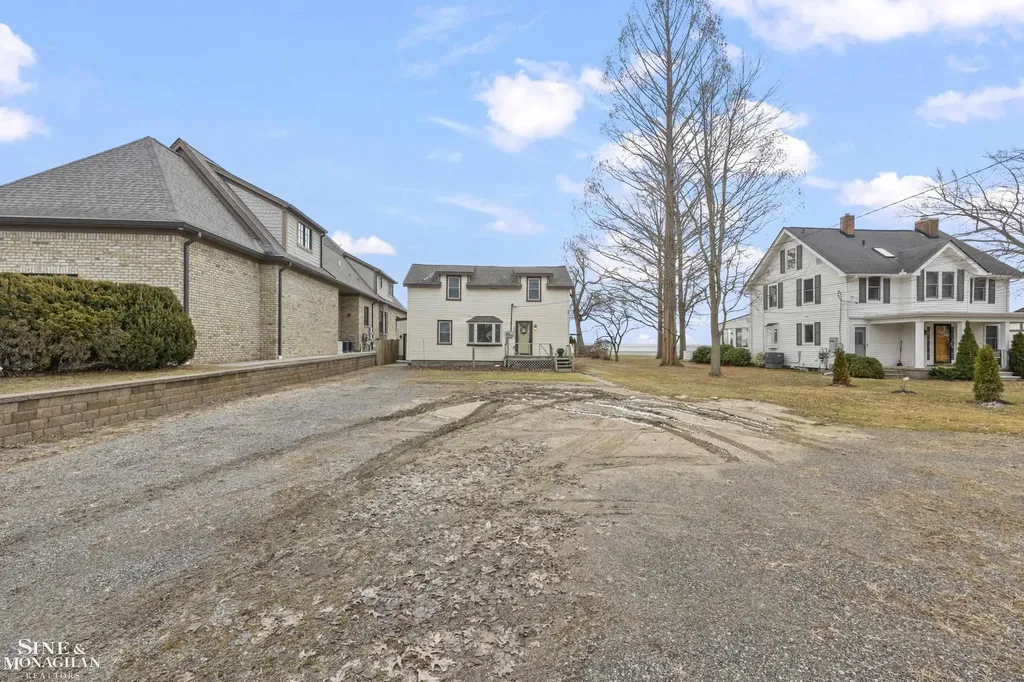 34590 Jefferson Avenue Harrison Charter Township MI 48045