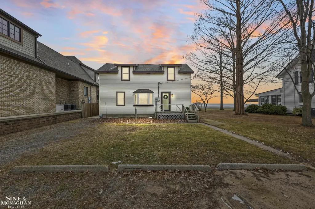 34590 Jefferson Avenue Harrison Charter Township MI 48045