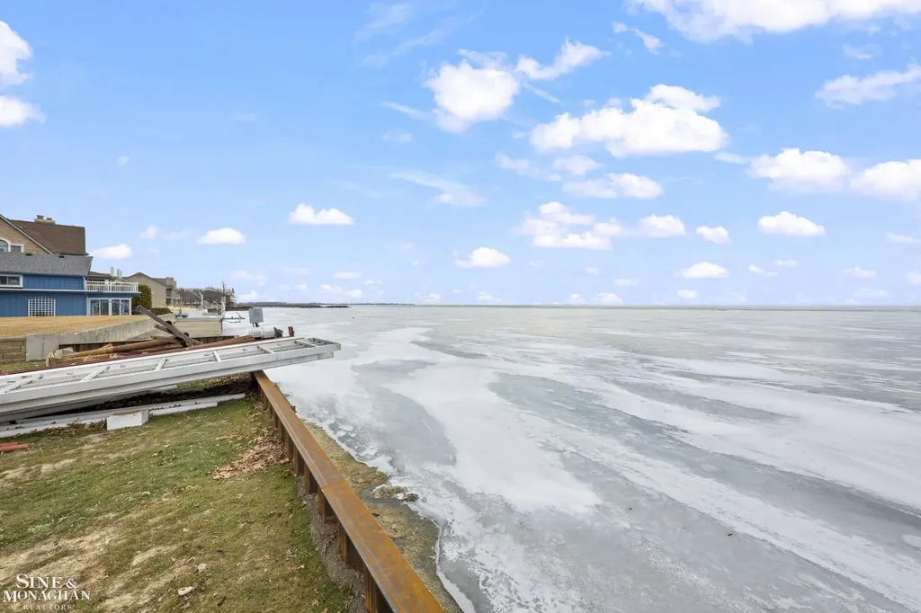 34590 Jefferson Avenue Harrison Charter Township MI 48045