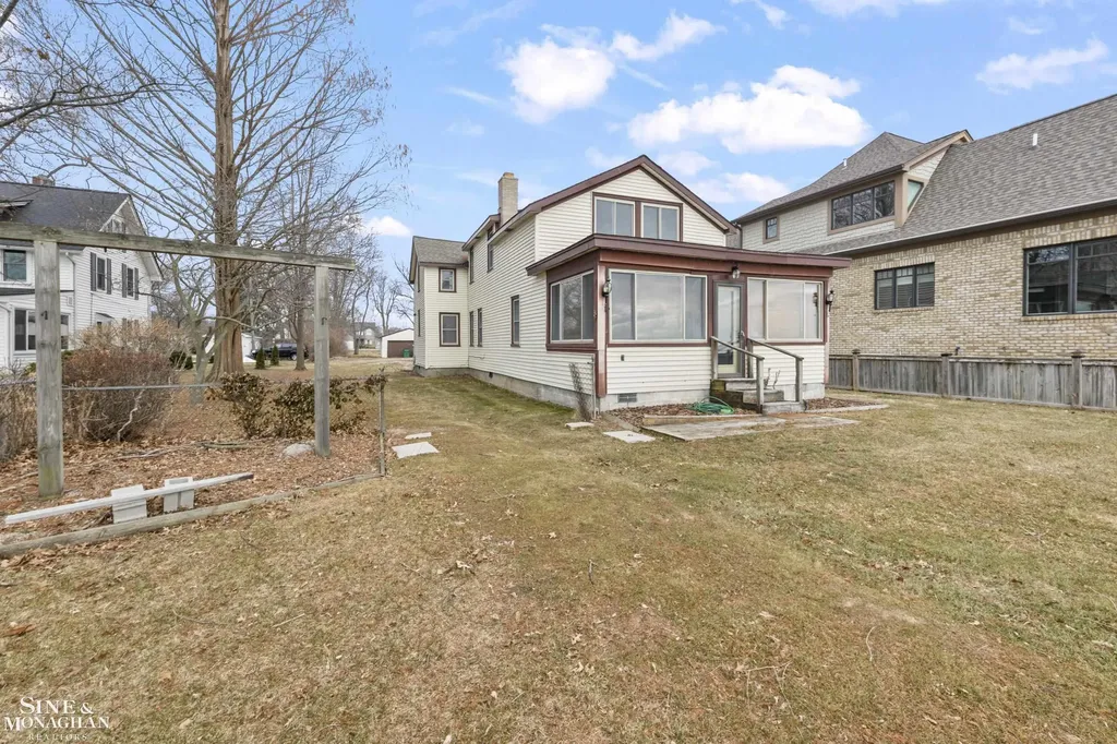 34590 Jefferson Avenue Harrison Charter Township MI 48045