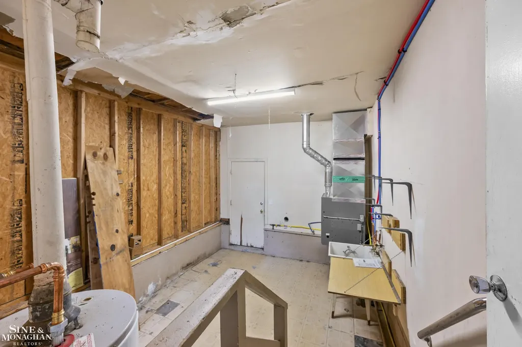 34590 Jefferson Avenue Harrison Charter Township MI 48045