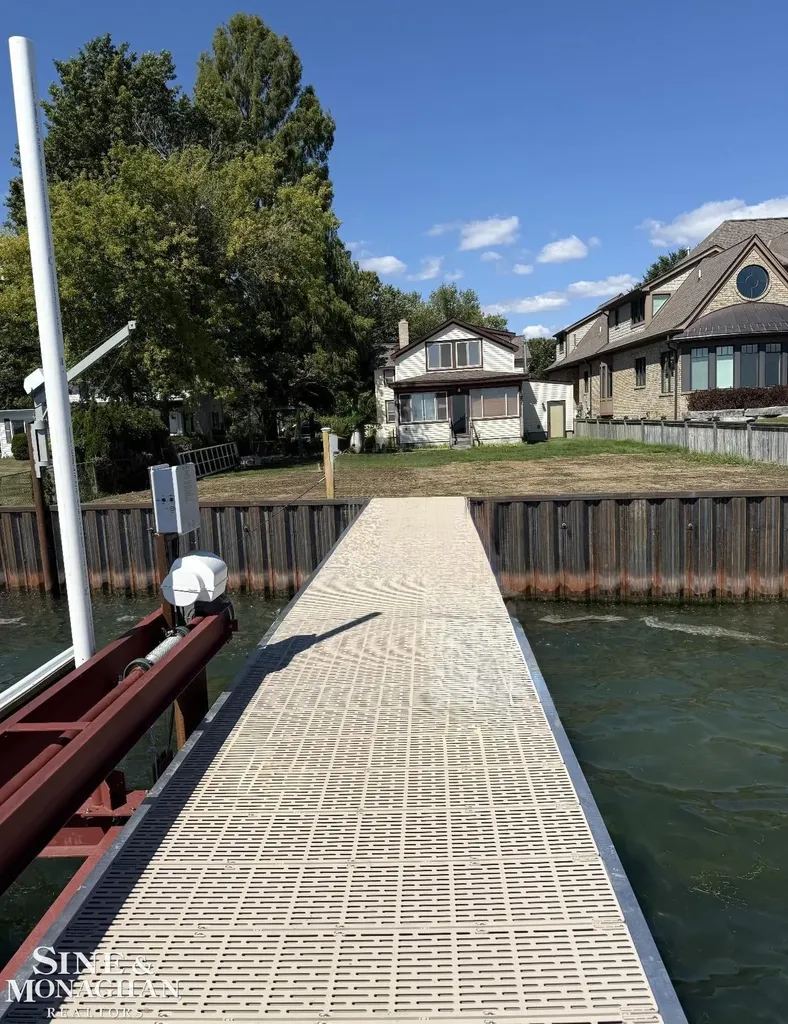 34590 Jefferson Avenue Harrison Charter Township MI 48045