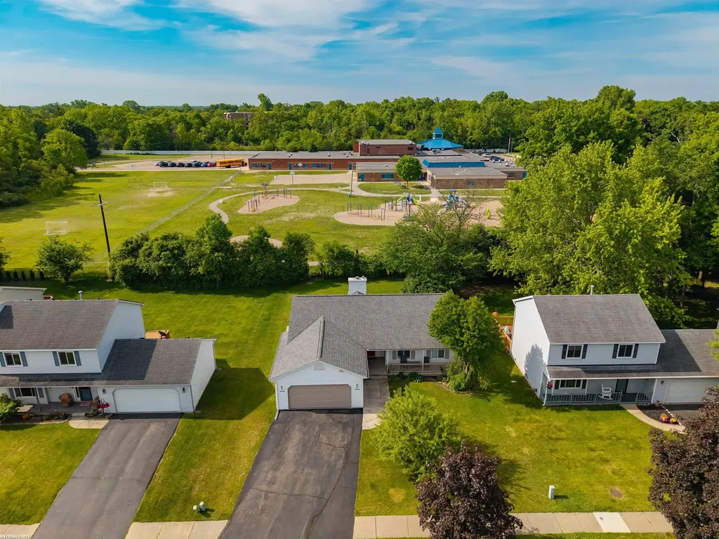 2679 Lacota Road Waterford Charter Township MI 48328