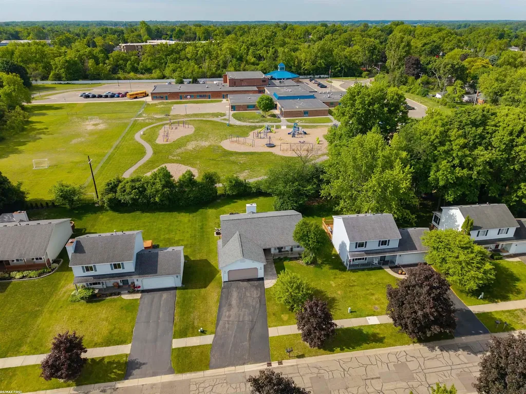 2679 Lacota Road Waterford Charter Township MI 48328