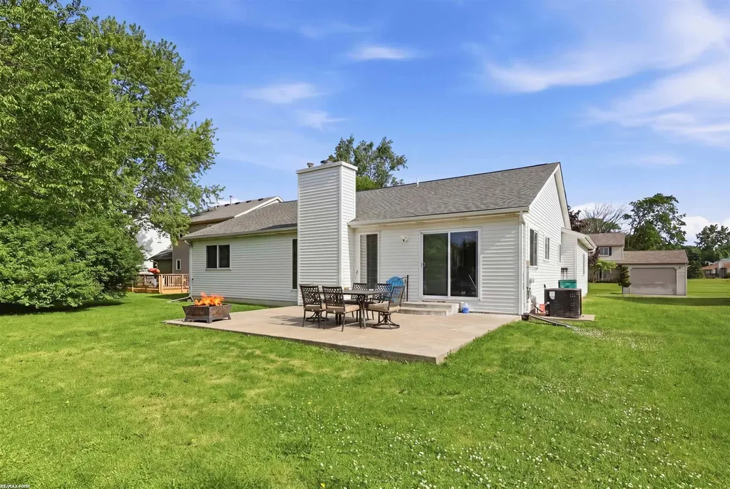 2679 Lacota Road Waterford Charter Township MI 48328