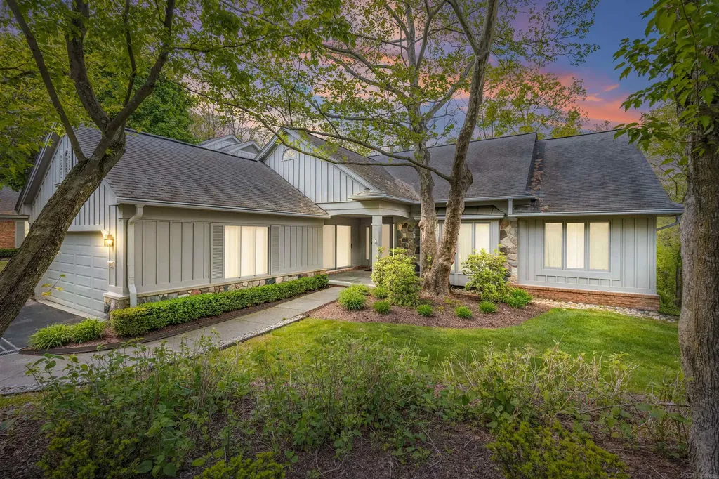 4921 Fairway Ridge Circle West Bloomfield Charter Township MI 48323