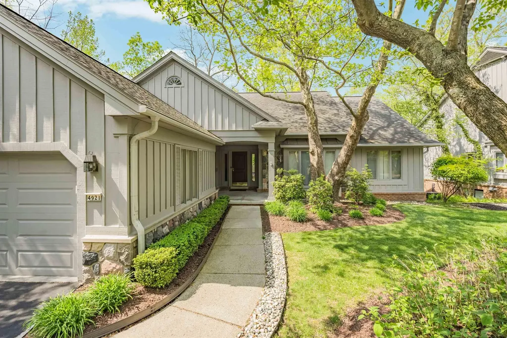 4921 Fairway Ridge Circle West Bloomfield Charter Township MI 48323