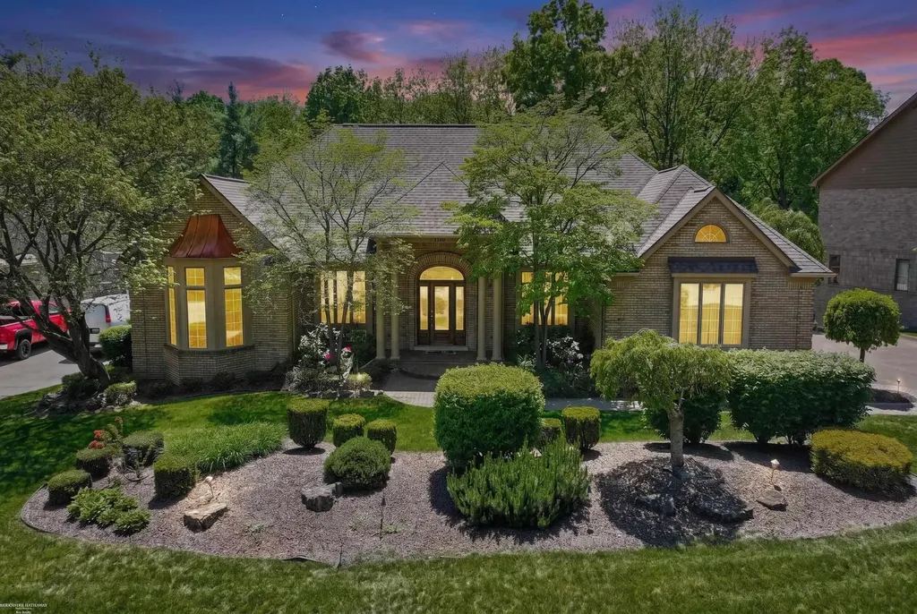 5500 Crystal Creek Lane Washington Township MI 48094