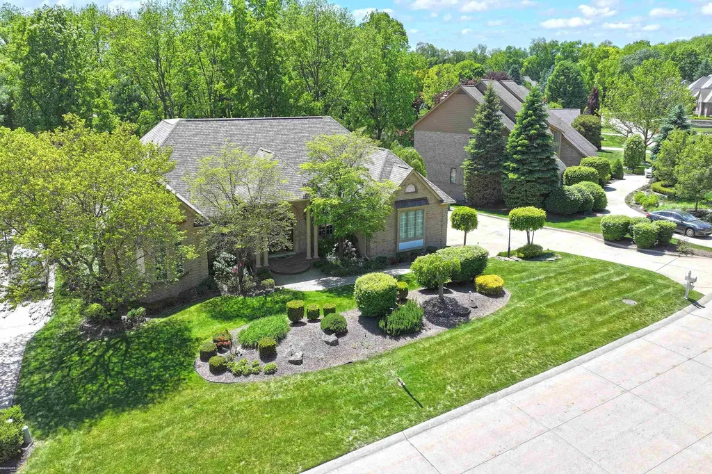 5500 Crystal Creek Lane Washington Township MI 48094