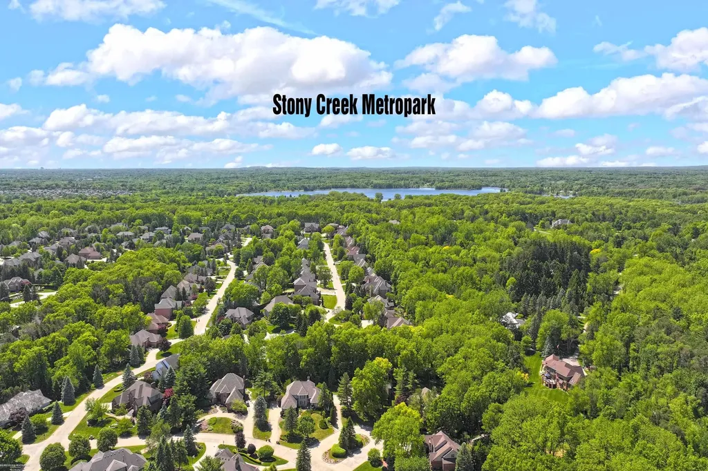 5500 Crystal Creek Lane Washington Township MI 48094