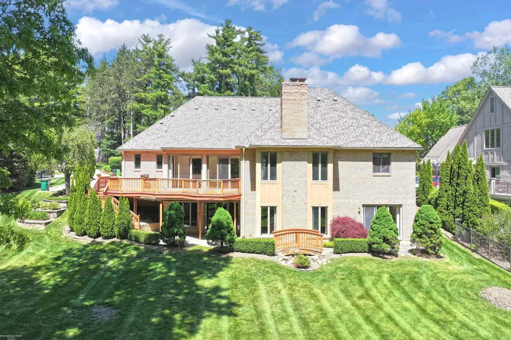 5500 Crystal Creek Lane Washington Township MI 48094