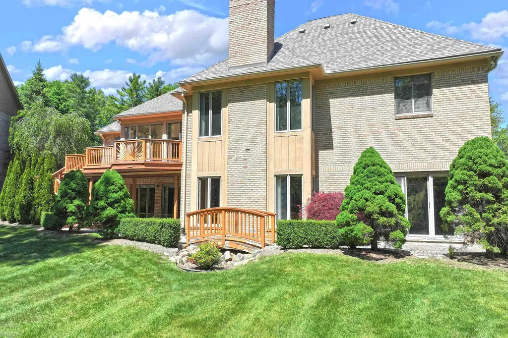 5500 Crystal Creek Lane Washington Township MI 48094