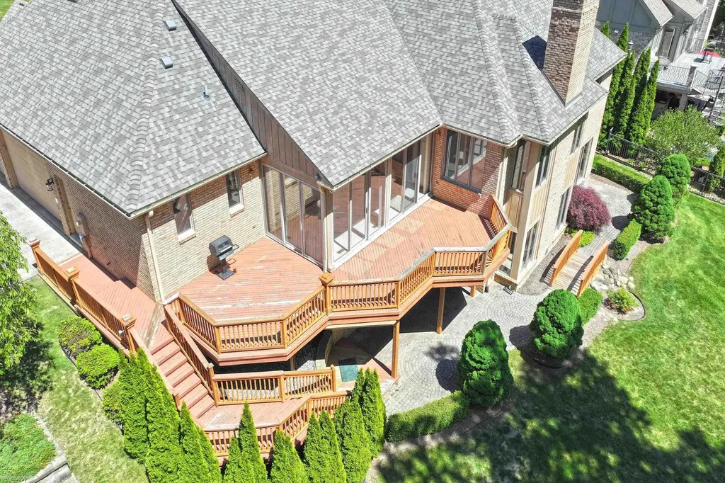 5500 Crystal Creek Lane Washington Township MI 48094