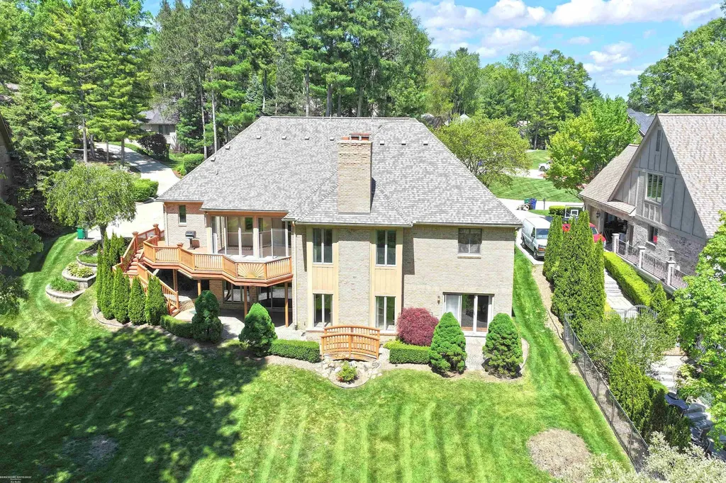 5500 Crystal Creek Lane Washington Township MI 48094