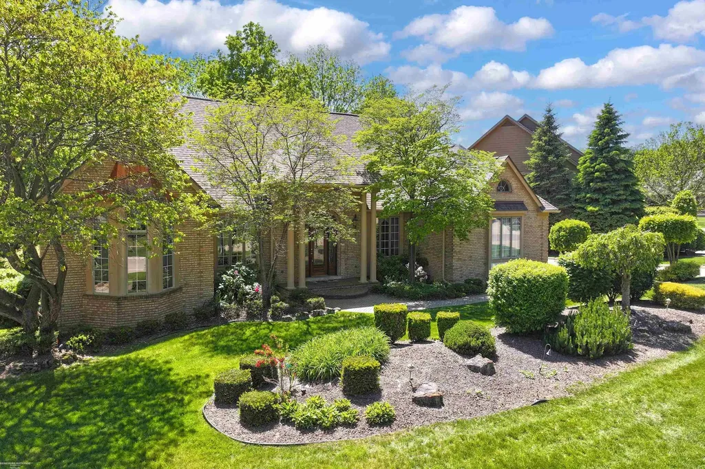 5500 Crystal Creek Lane Washington Township MI 48094