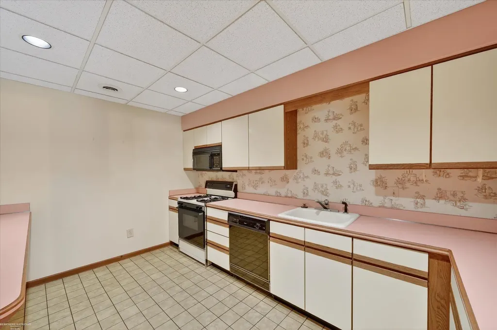 5500 Crystal Creek Lane Washington Township MI 48094
