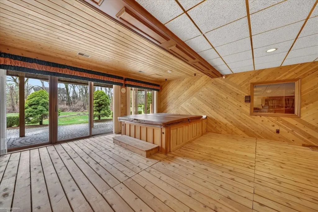 5500 Crystal Creek Lane Washington Township MI 48094