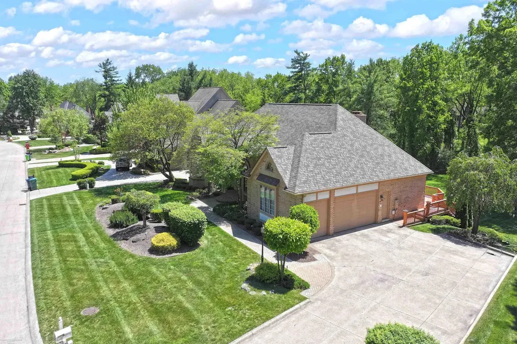 5500 Crystal Creek Lane Washington Township MI 48094