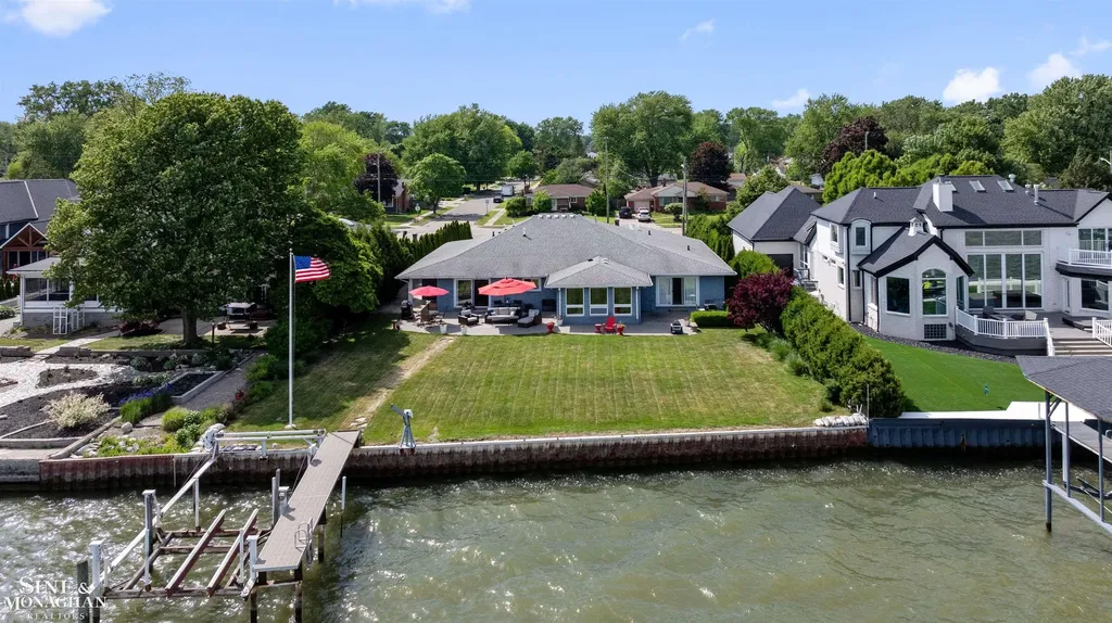 34036 Jefferson Avenue St. Clair Shores City MI 48082