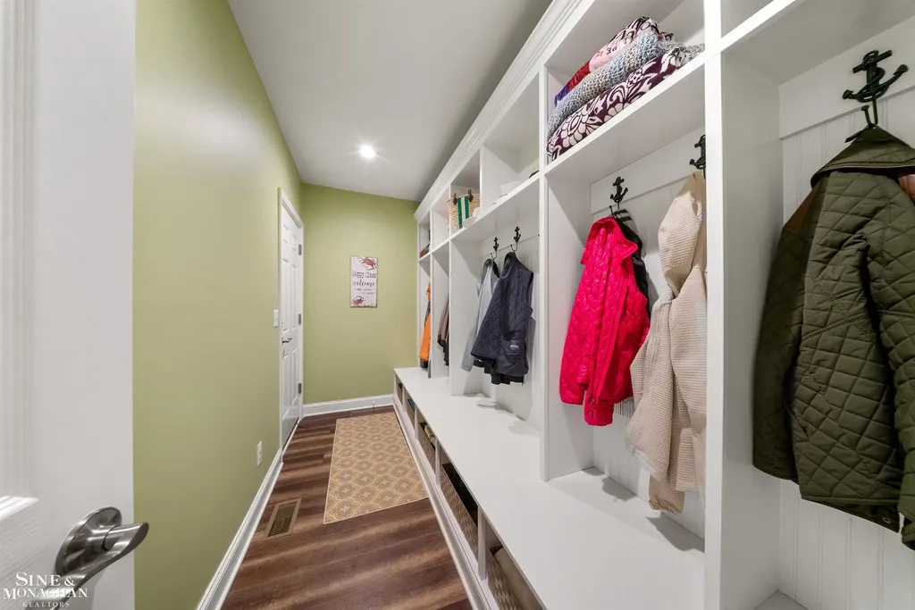 34036 Jefferson Avenue St. Clair Shores City MI 48082