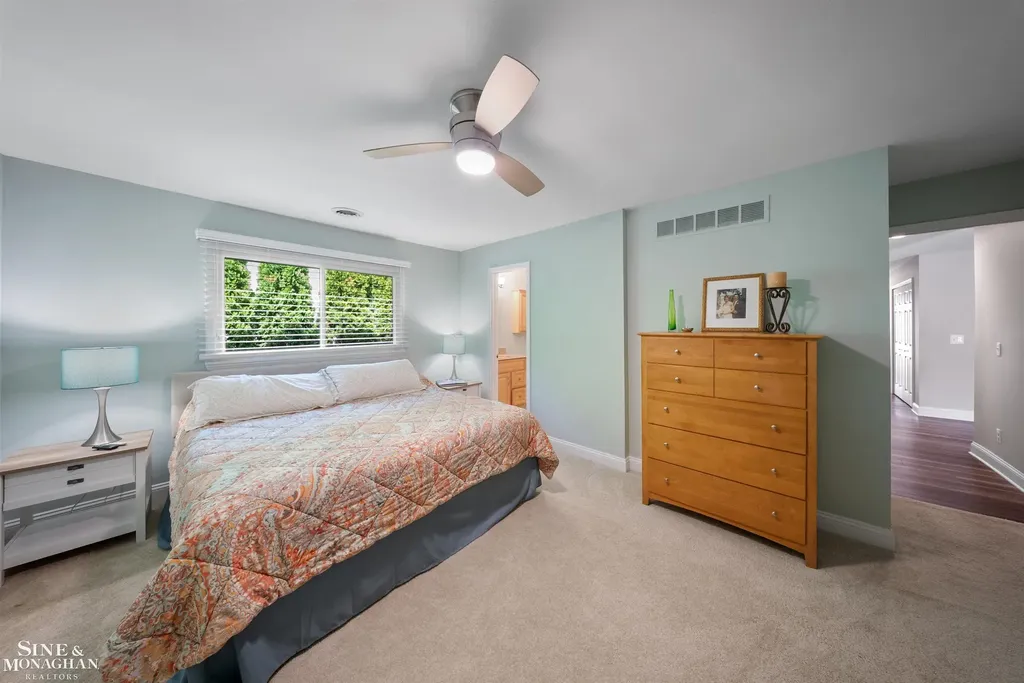 34036 Jefferson Avenue St. Clair Shores City MI 48082