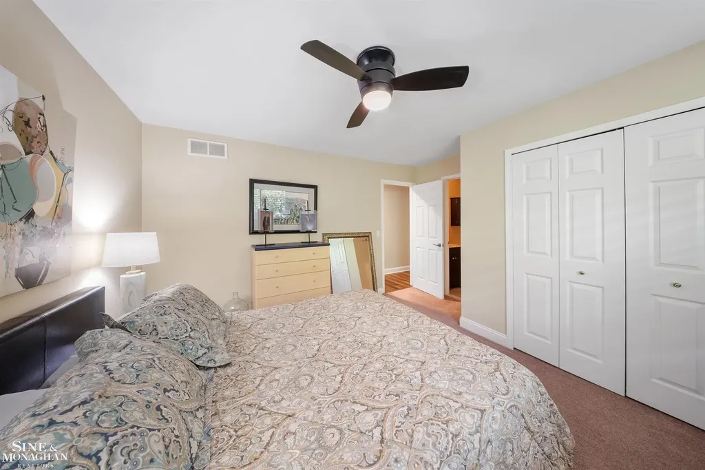 34036 Jefferson Avenue St. Clair Shores City MI 48082