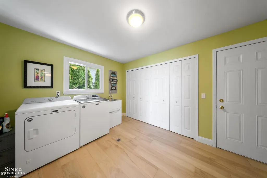 34036 Jefferson Avenue St. Clair Shores City MI 48082
