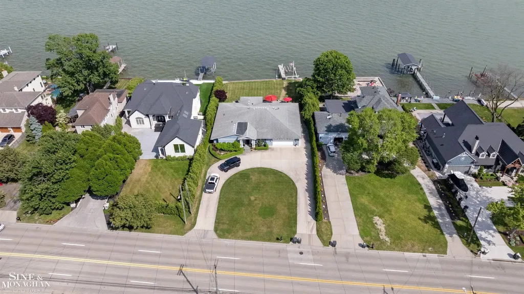 34036 Jefferson Avenue St. Clair Shores City MI 48082