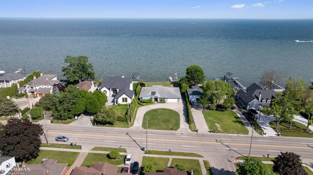 34036 Jefferson Avenue St. Clair Shores City MI 48082