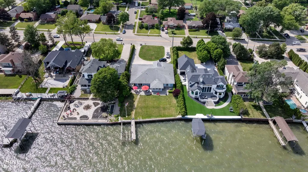 34036 Jefferson Avenue St. Clair Shores City MI 48082