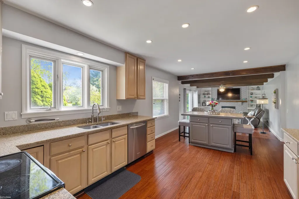 460 Abbey Wood Drive Rochester City MI 48306