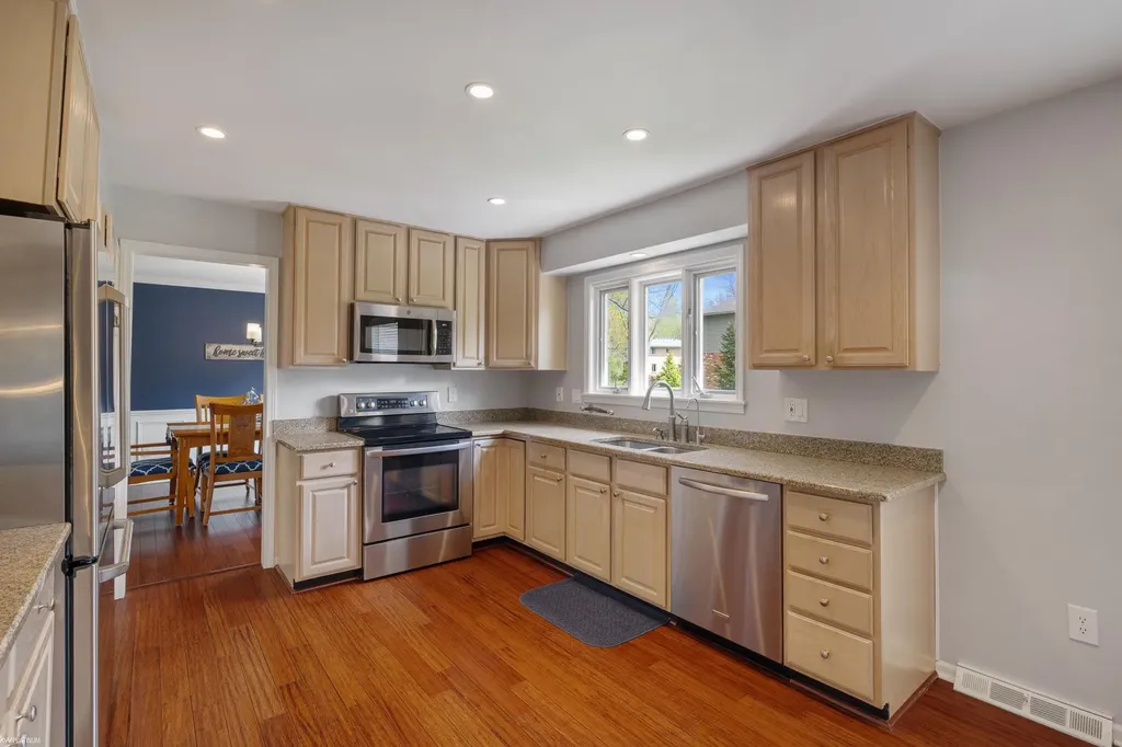 460 Abbey Wood Drive Rochester City MI 48306