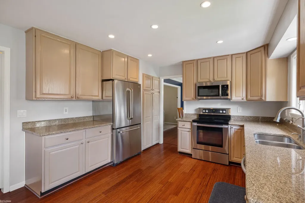 460 Abbey Wood Drive Rochester City MI 48306