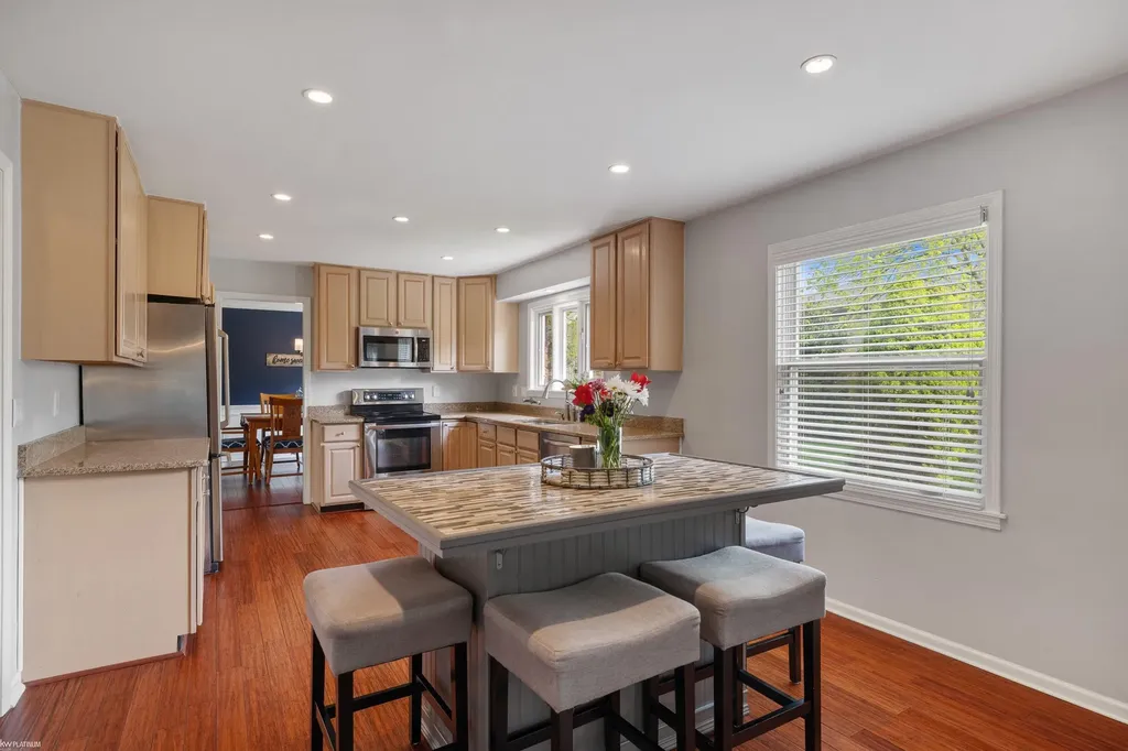 460 Abbey Wood Drive Rochester City MI 48306