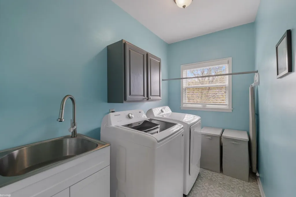 460 Abbey Wood Drive Rochester City MI 48306