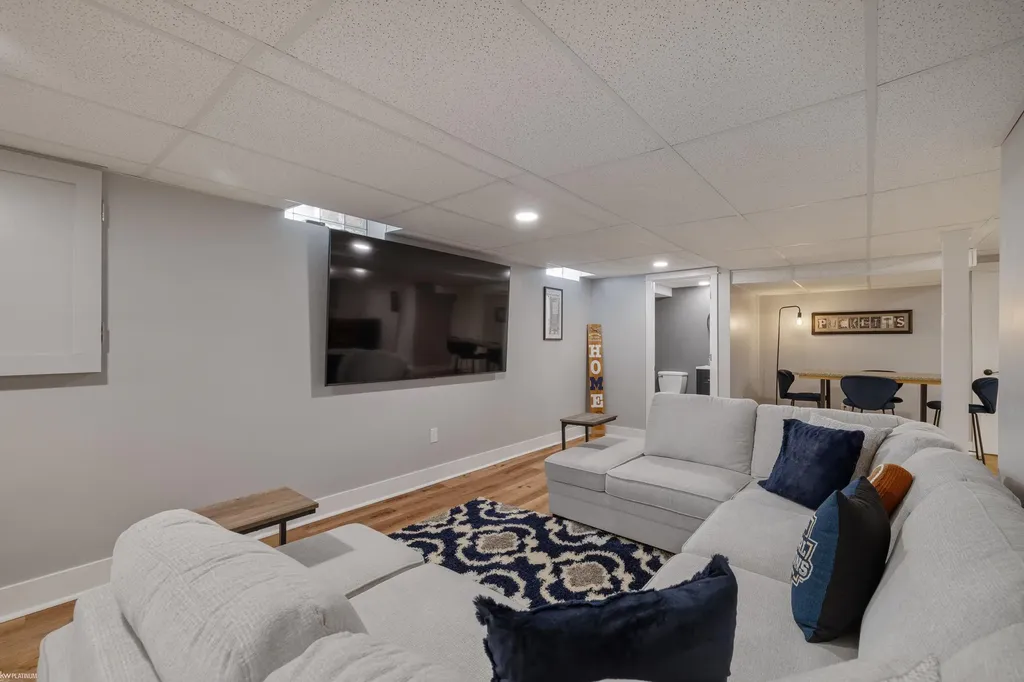 460 Abbey Wood Drive Rochester City MI 48306