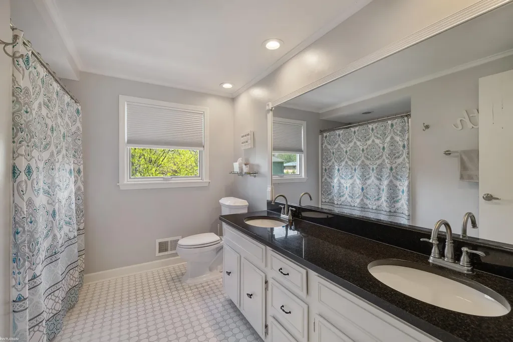 460 Abbey Wood Drive Rochester City MI 48306